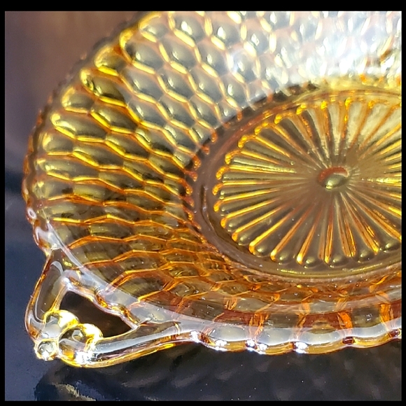 Vntg "Honeycomb Amber" 2 Handled Dish by Indiana Glass - Picture 8 of 9
